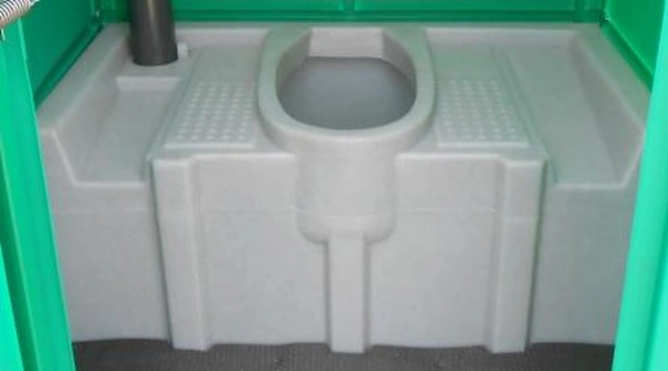 Туалетная кабина «Евростандарт Эконом» с деревянным поддоном 